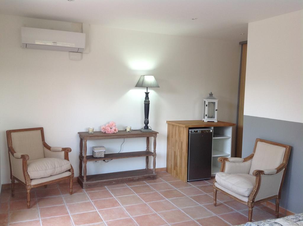 Hotel Le Patio Fleuri Lorgues Habitación foto